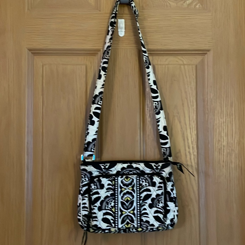 NWOT Vera Bradley adjustable strap crossbody/wallet purse w/many compartments